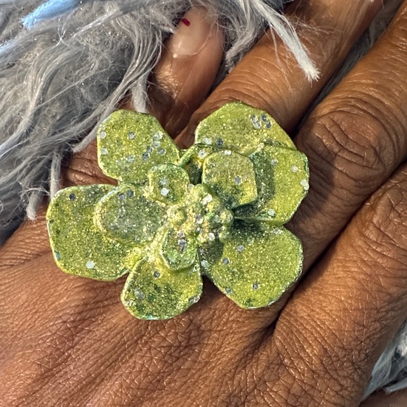 Jewelry - Chic Green Floral Statement Ring